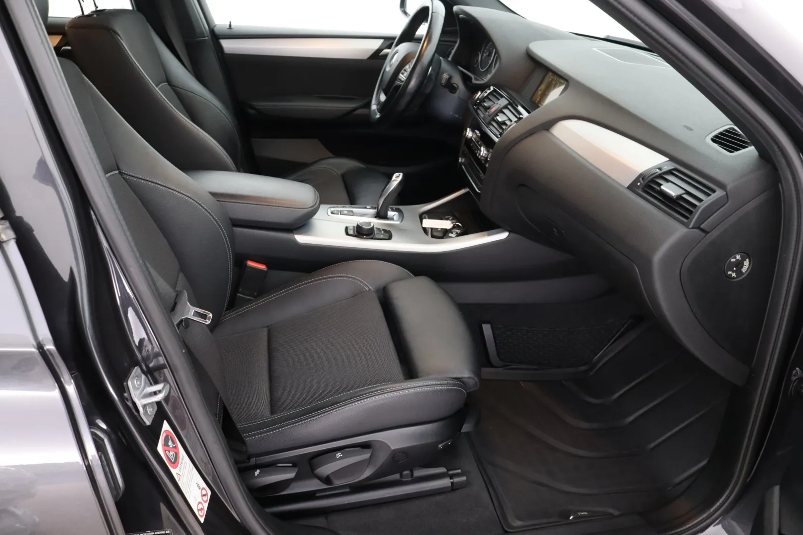 BMW X4 GNU-167 carousel image