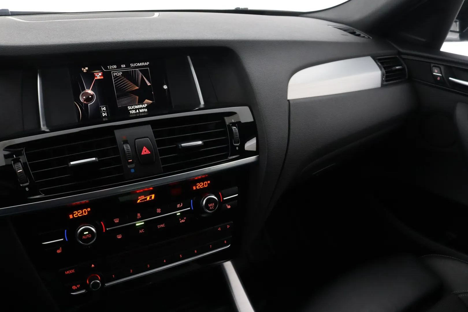 BMW X4 GNU-167 carousel image
