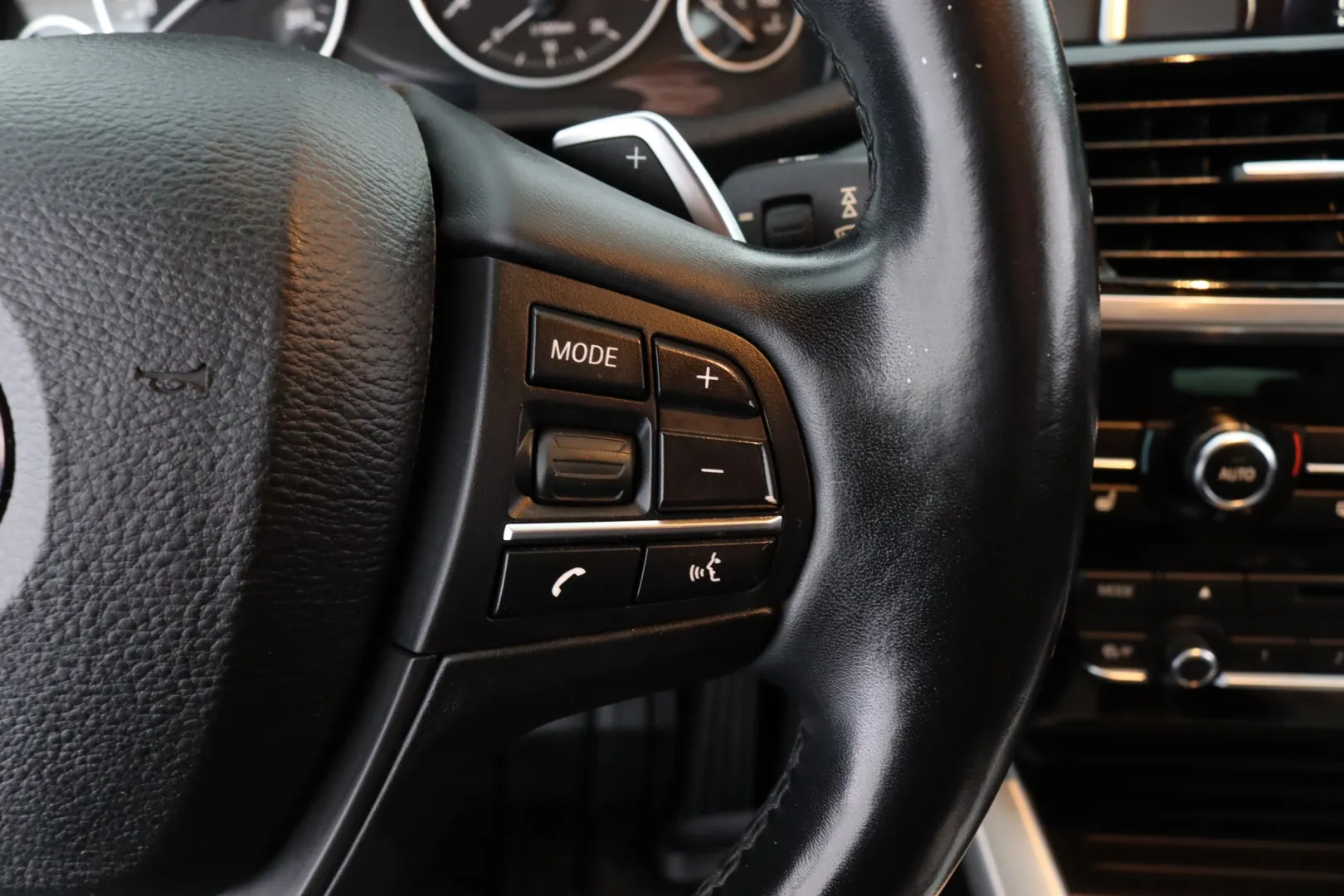 BMW X4 GNU-167 carousel image