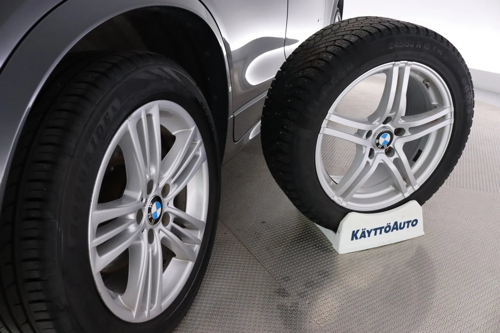 BMW X4 GNU-167 carousel image