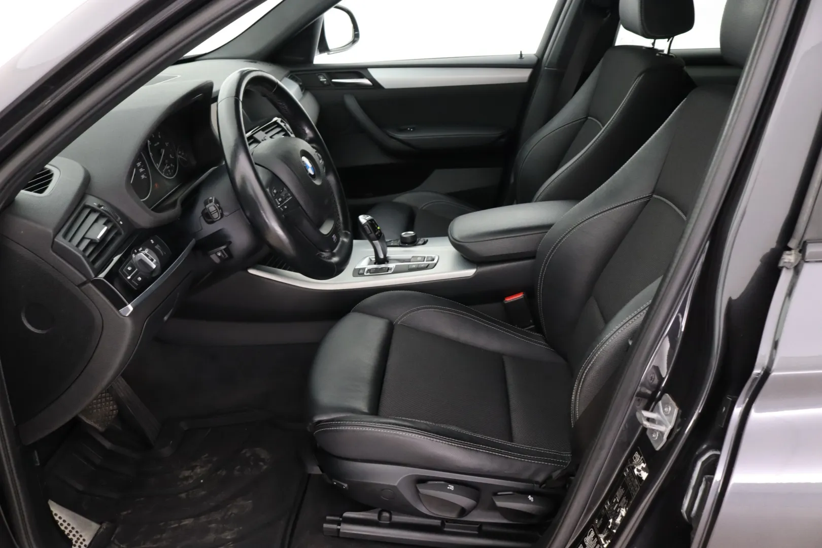 BMW X4 GNU-167 carousel image