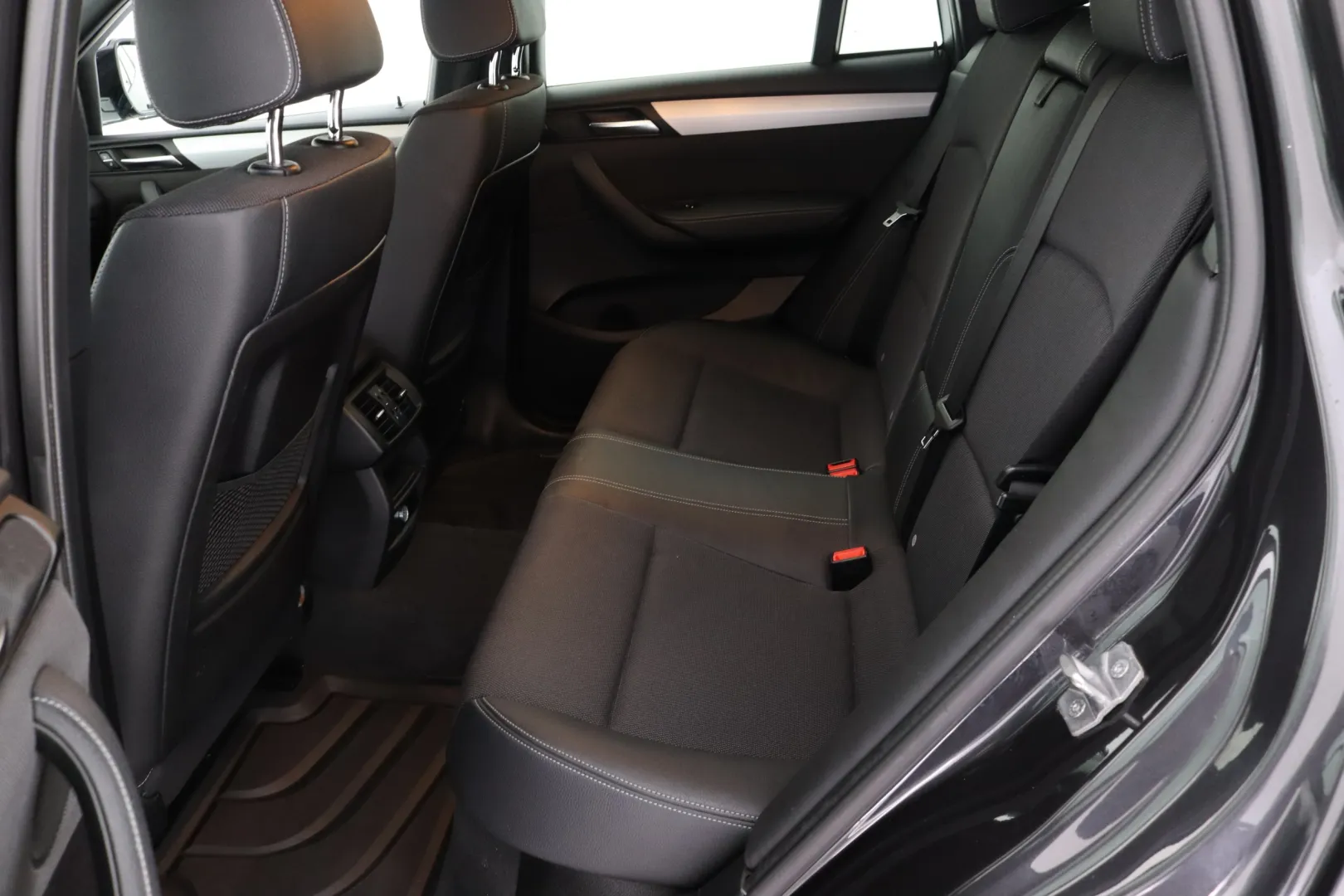 BMW X4 GNU-167 carousel image