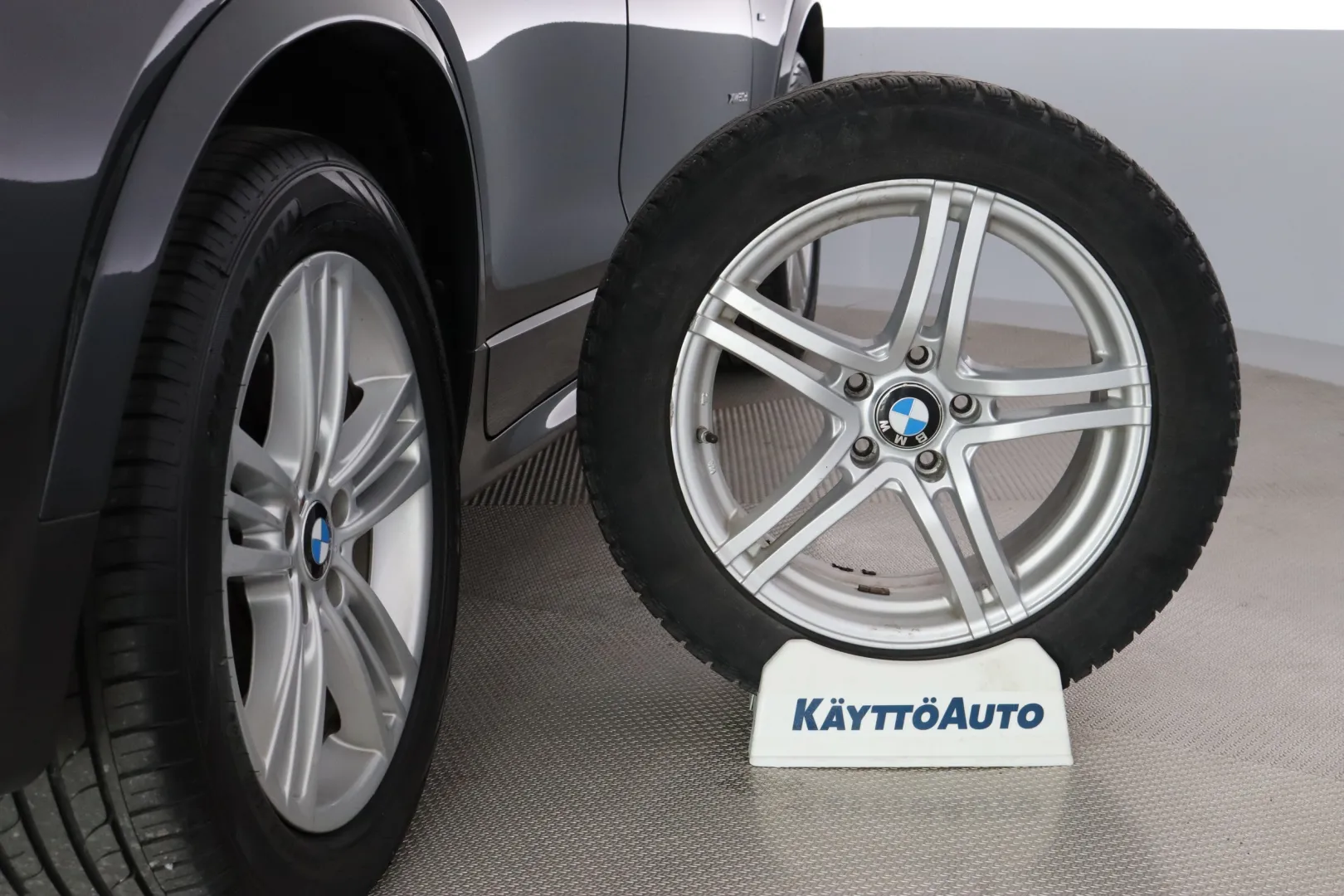BMW X4 GNU-167 carousel image