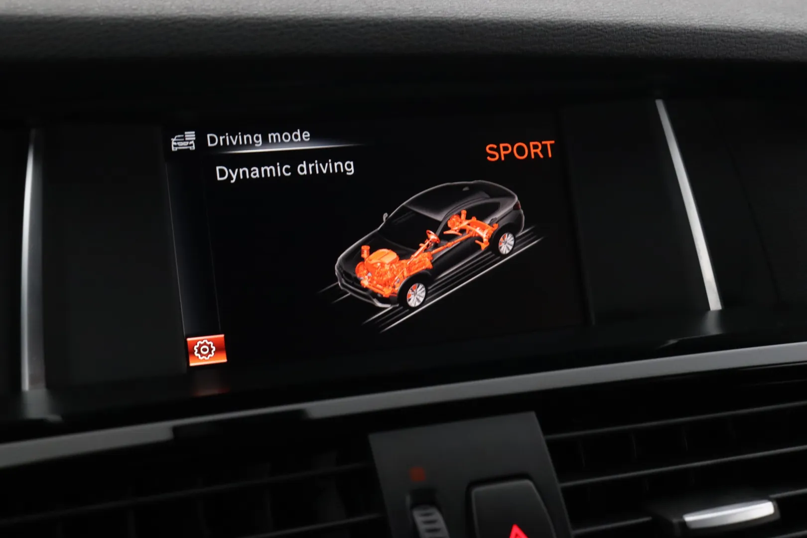 BMW X4 GNU-167 carousel image