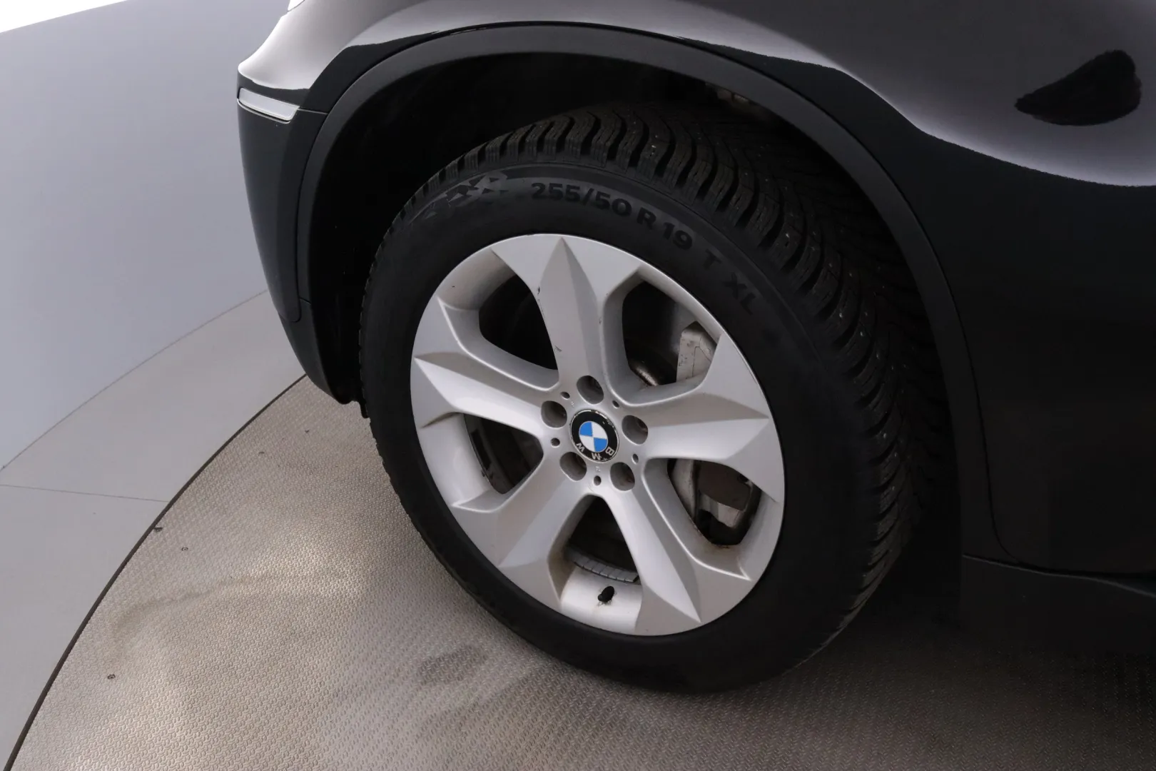 BMW X6 CHB-400 carousel image