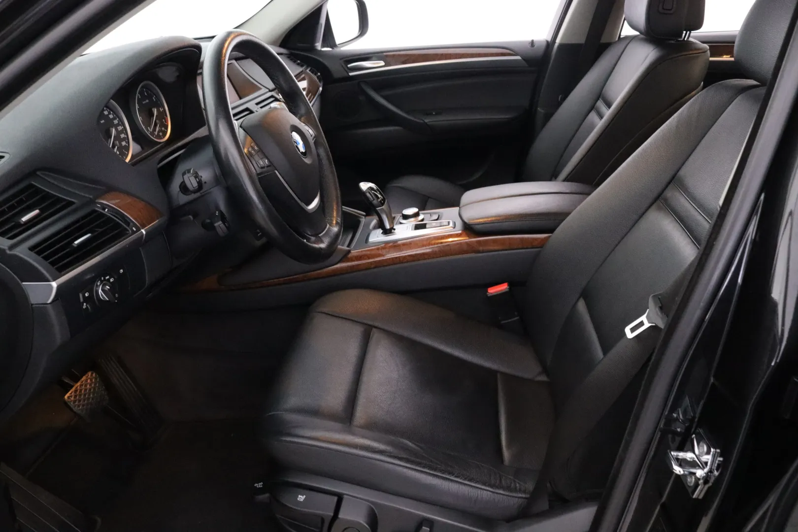 BMW X6 CHB-400 carousel image