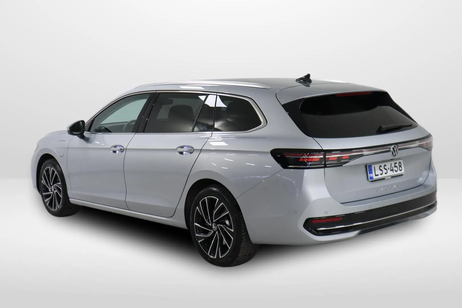 Volkswagen Passat LSS-458 carousel image