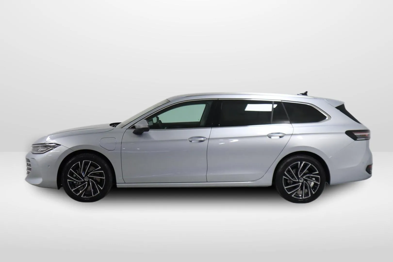 Volkswagen Passat LSS-458 carousel image