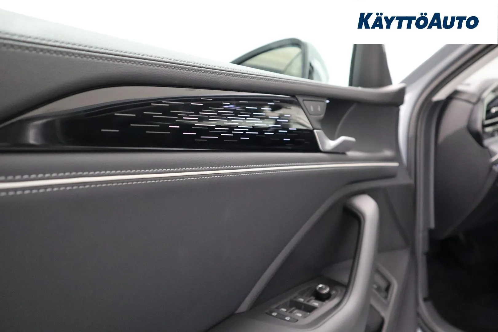 Volkswagen Passat LSS-458 carousel image