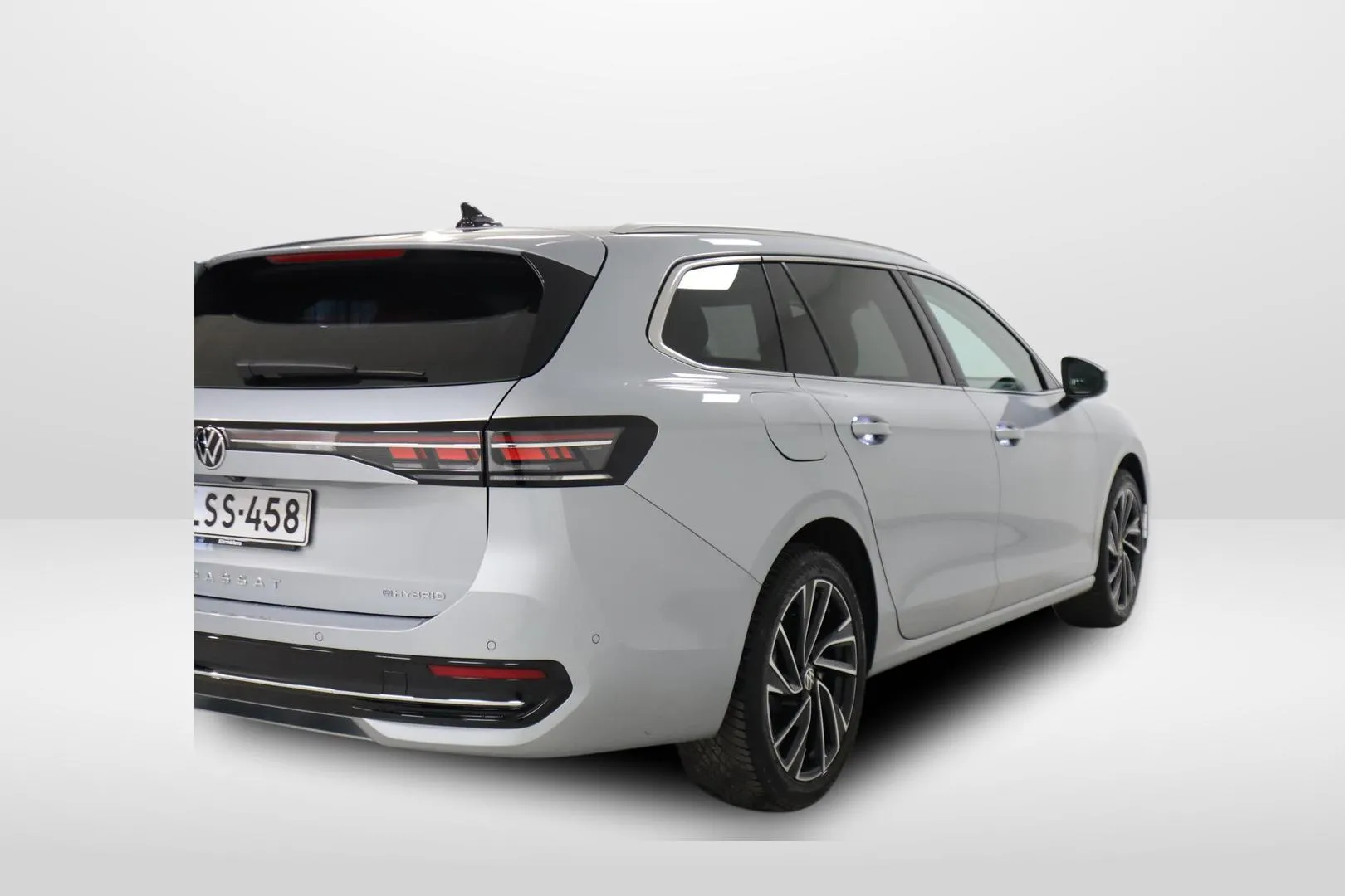 Volkswagen Passat LSS-458 carousel image