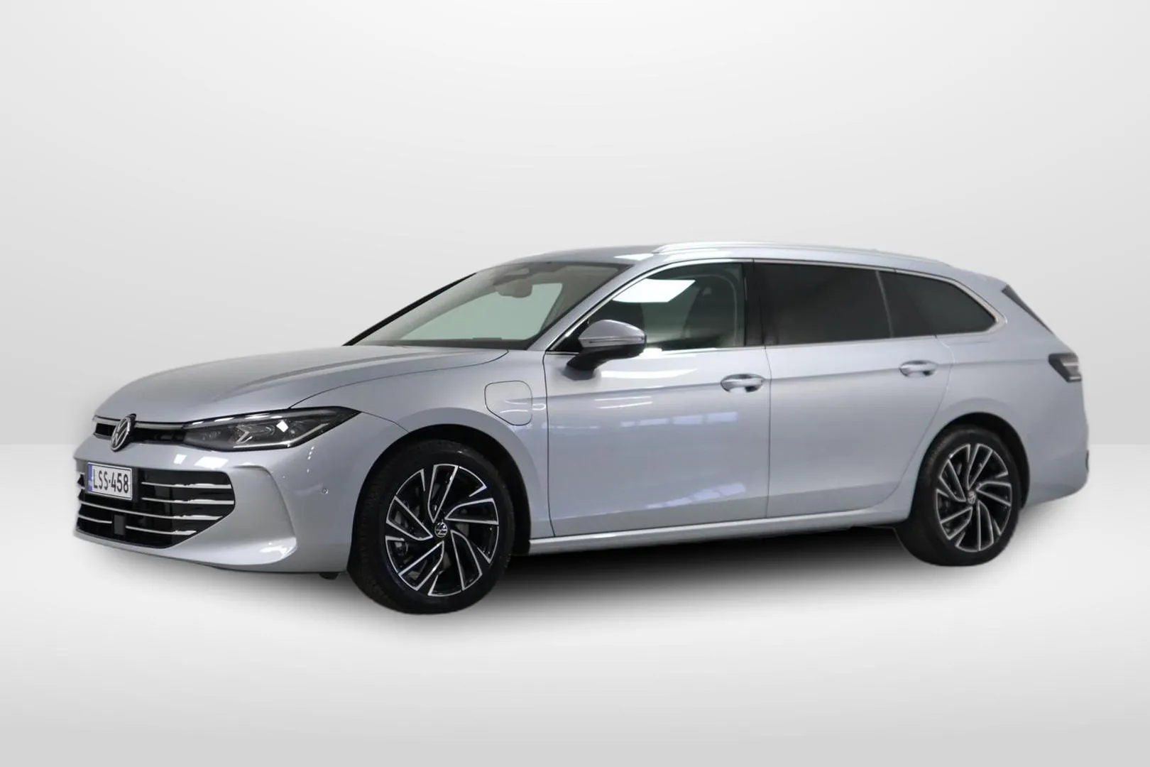 Volkswagen Passat LSS-458 carousel image