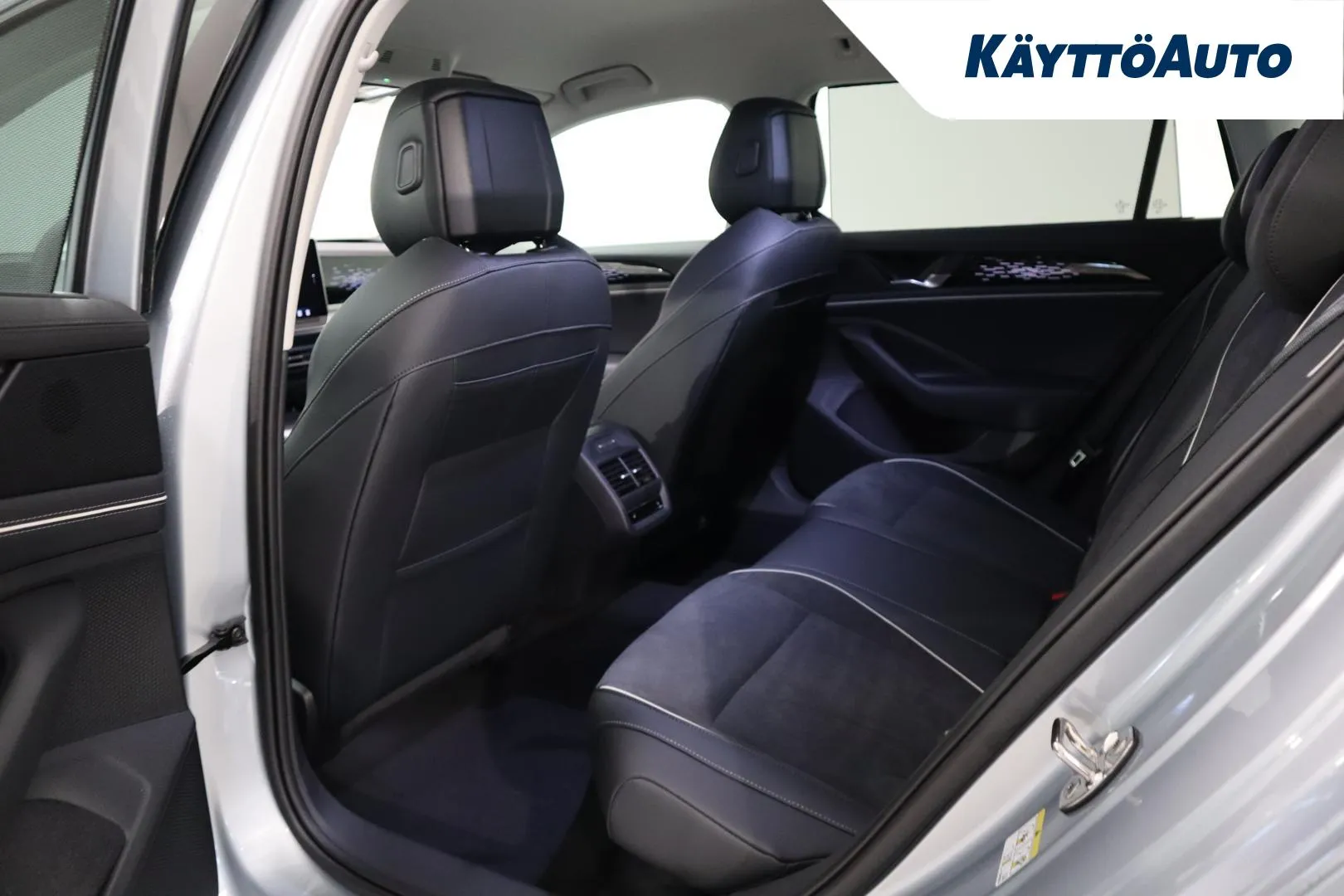 Volkswagen Passat LSS-458 carousel image