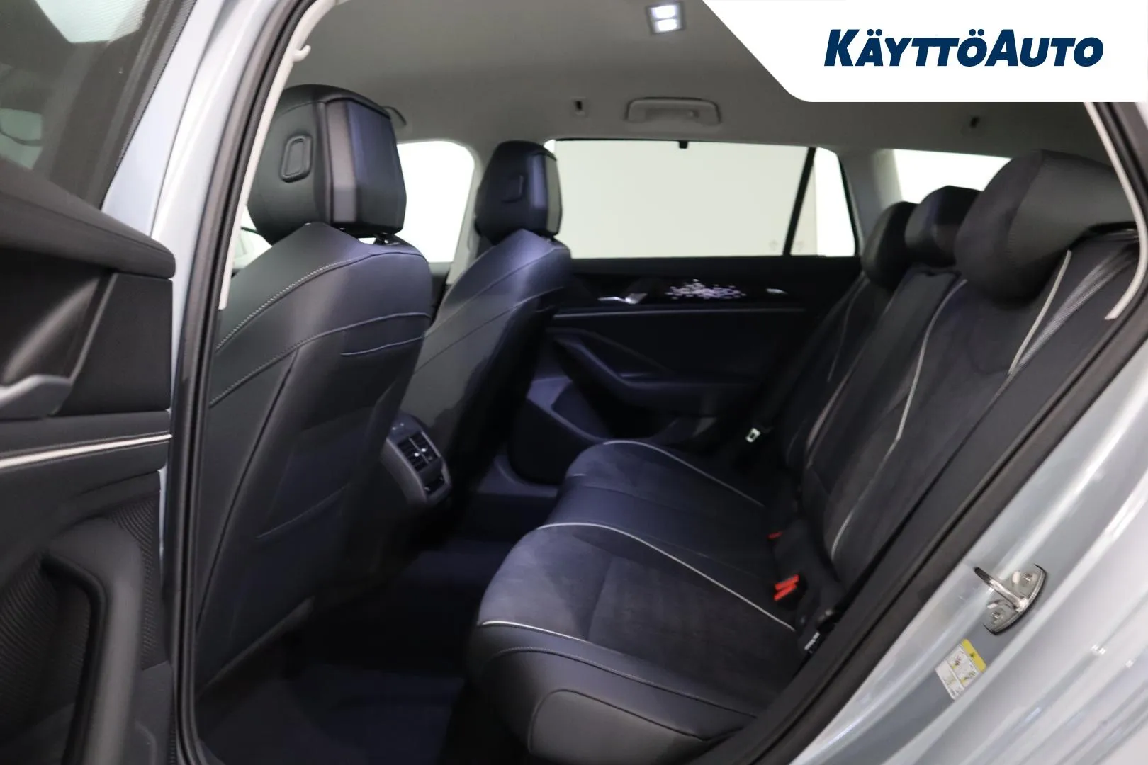 Volkswagen Passat LSS-458 carousel image