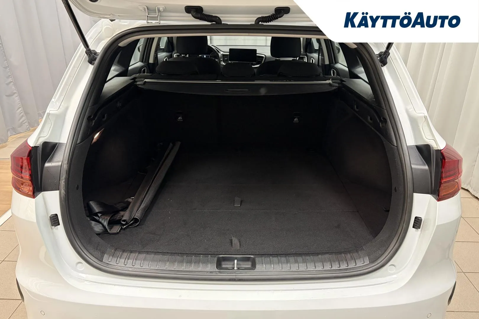 KIA Ceed JNP-890 carousel image