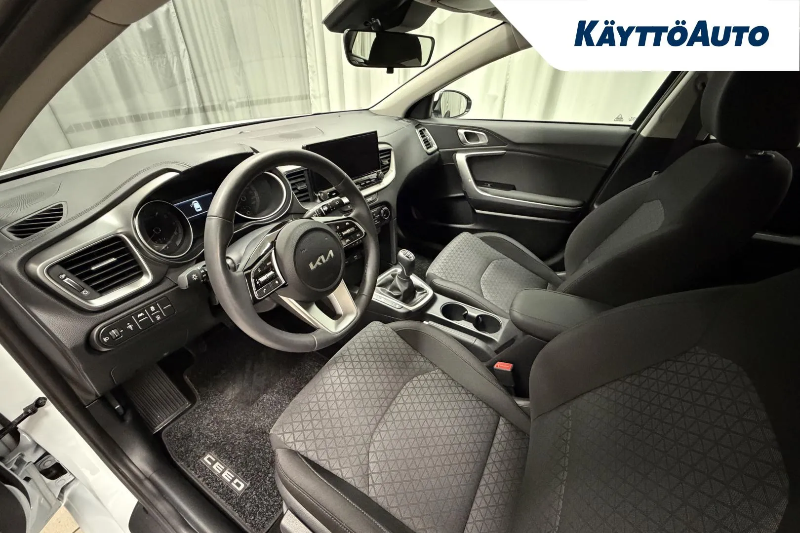 KIA Ceed JNP-890 carousel image