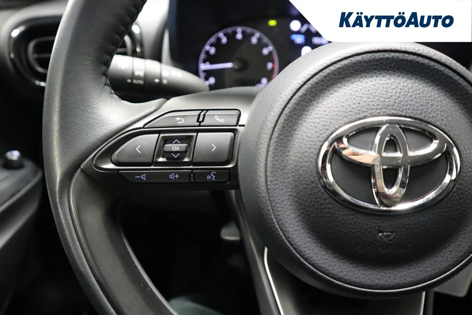 TOYOTA Yaris SYZ-792 carousel image