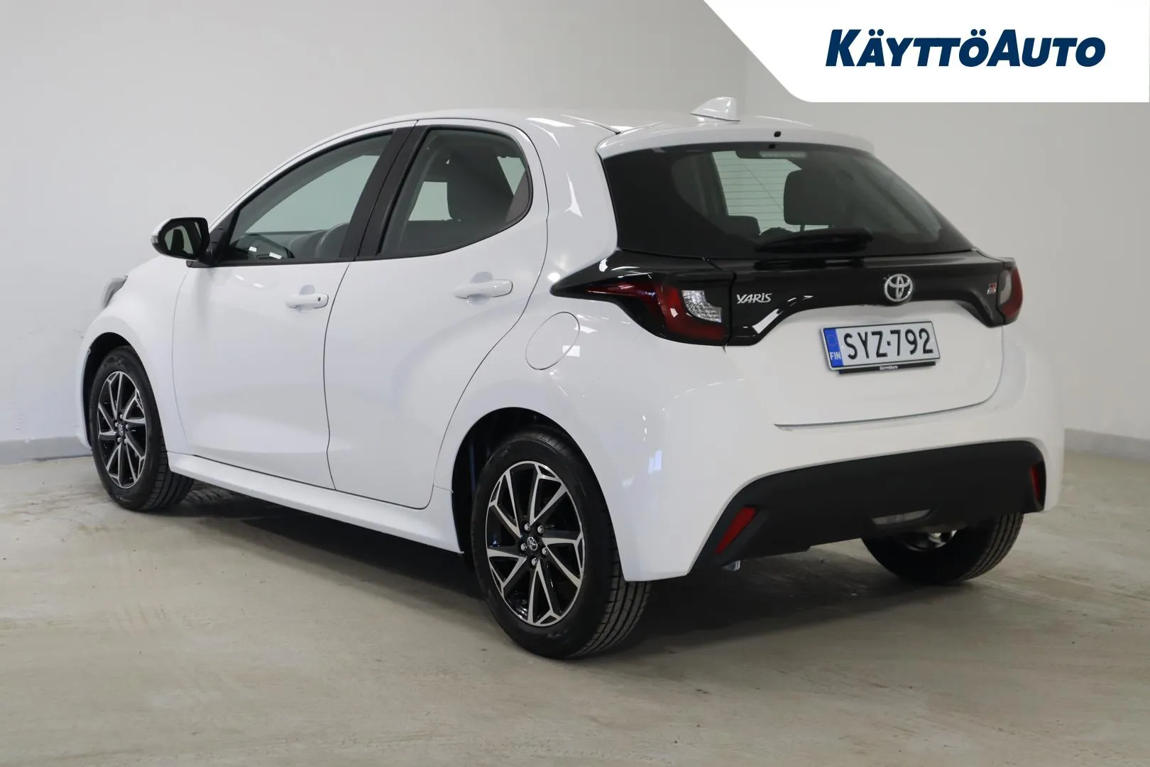 TOYOTA Yaris SYZ-792 carousel image