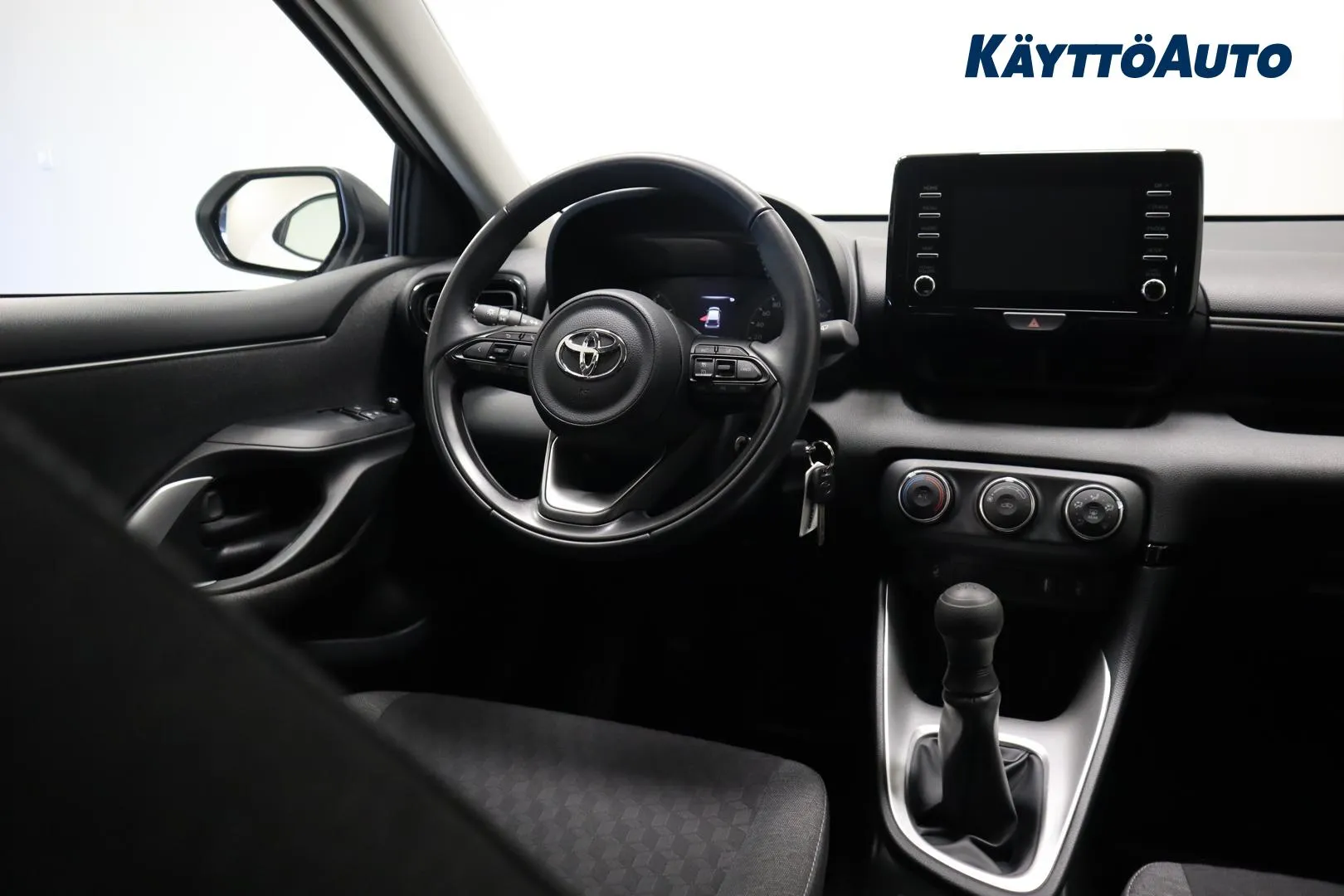 TOYOTA Yaris SYZ-792 carousel image
