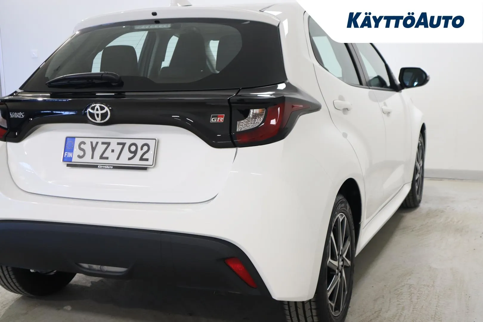 TOYOTA Yaris SYZ-792 carousel image