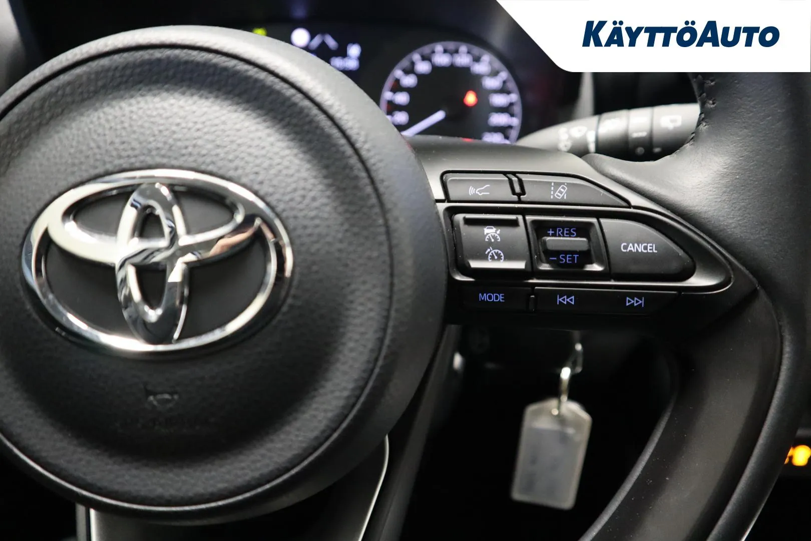 TOYOTA Yaris SYZ-792 carousel image