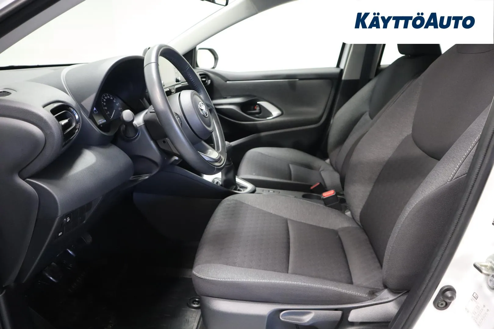 TOYOTA Yaris SYZ-792 carousel image