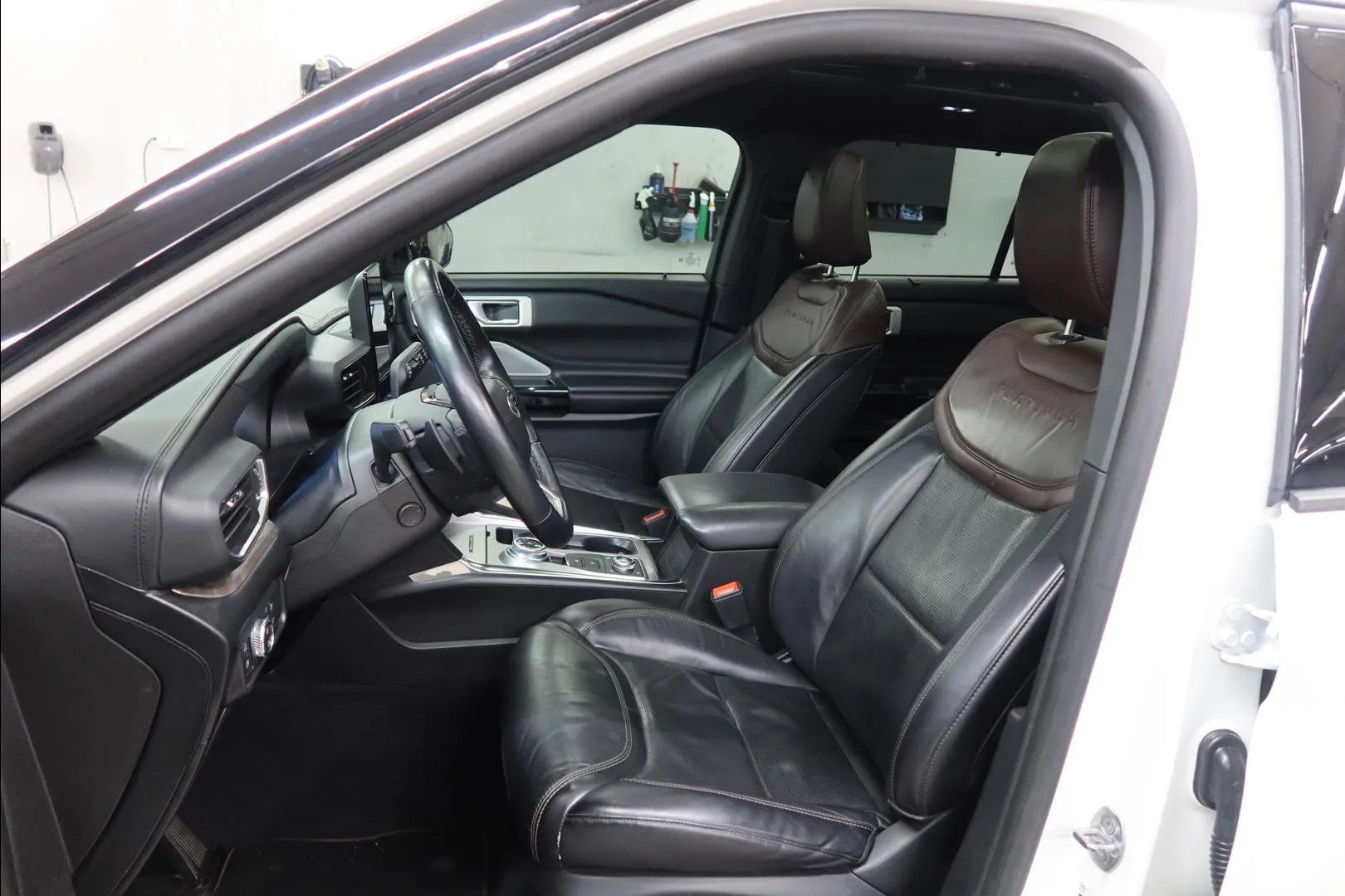 FORD Explorer XRZ-596 carousel image