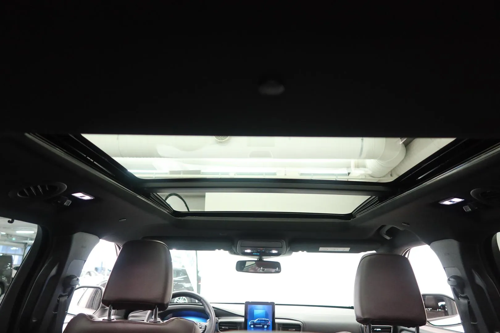 FORD Explorer XRZ-596 carousel image