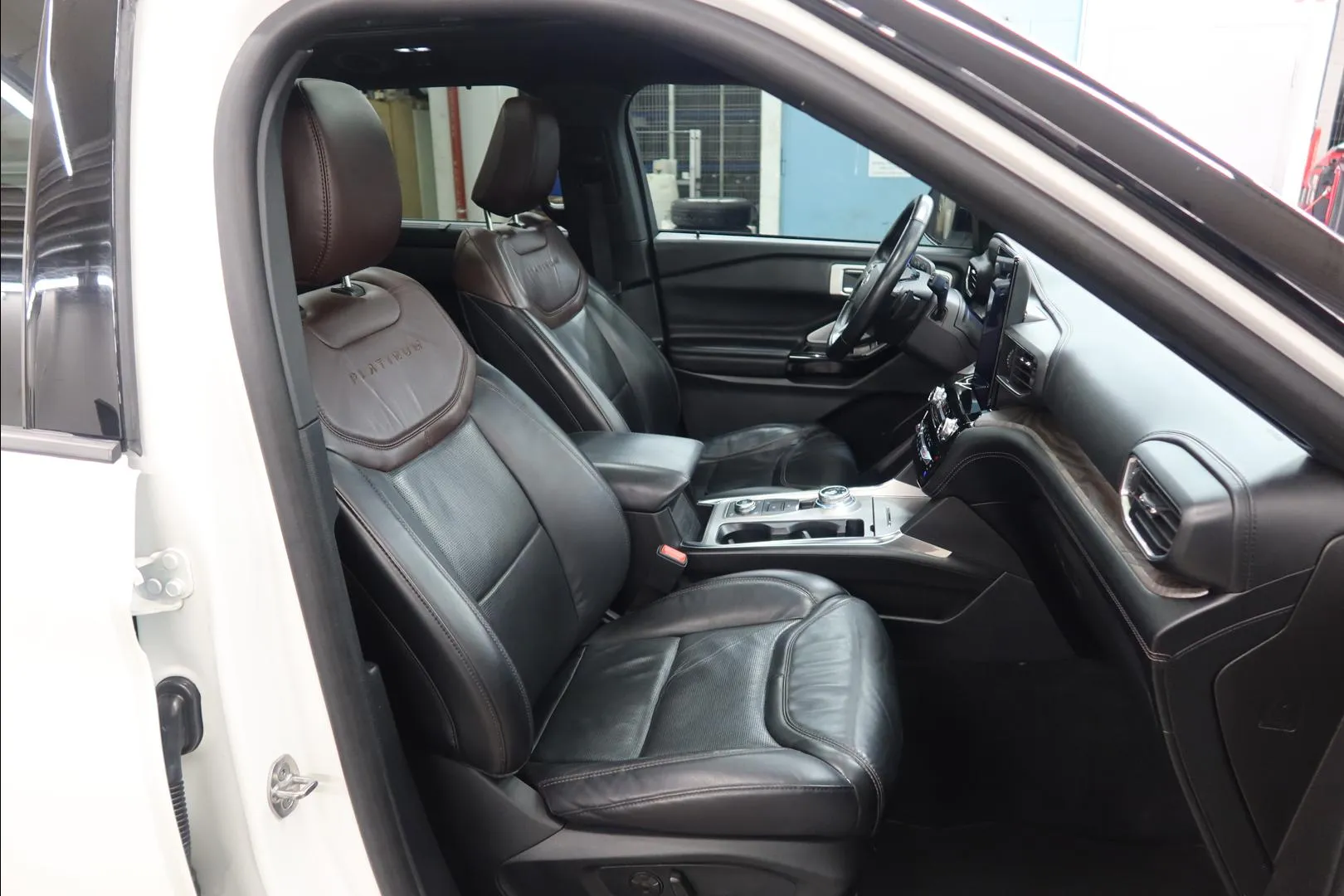 FORD Explorer XRZ-596 carousel image