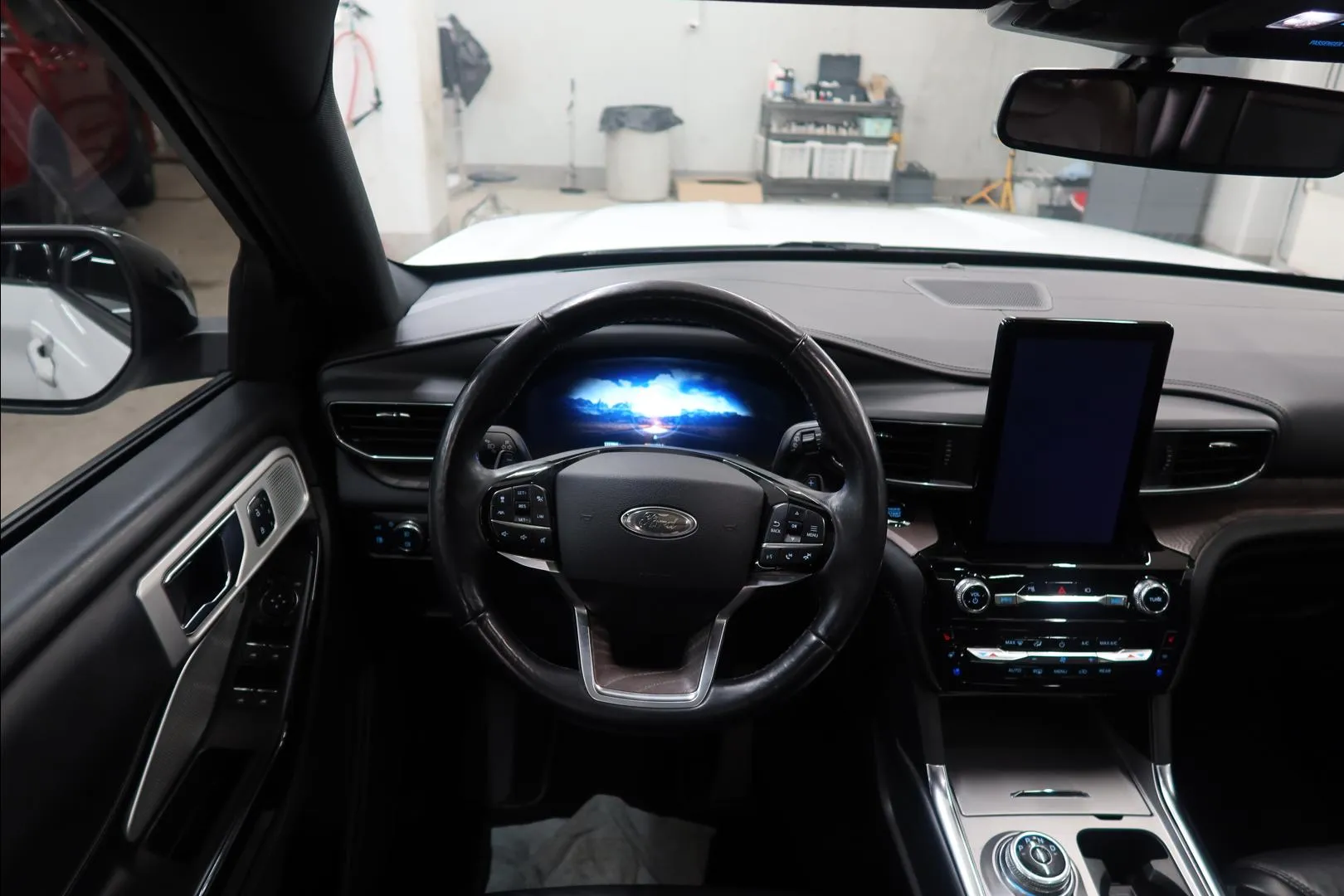 FORD Explorer XRZ-596 carousel image