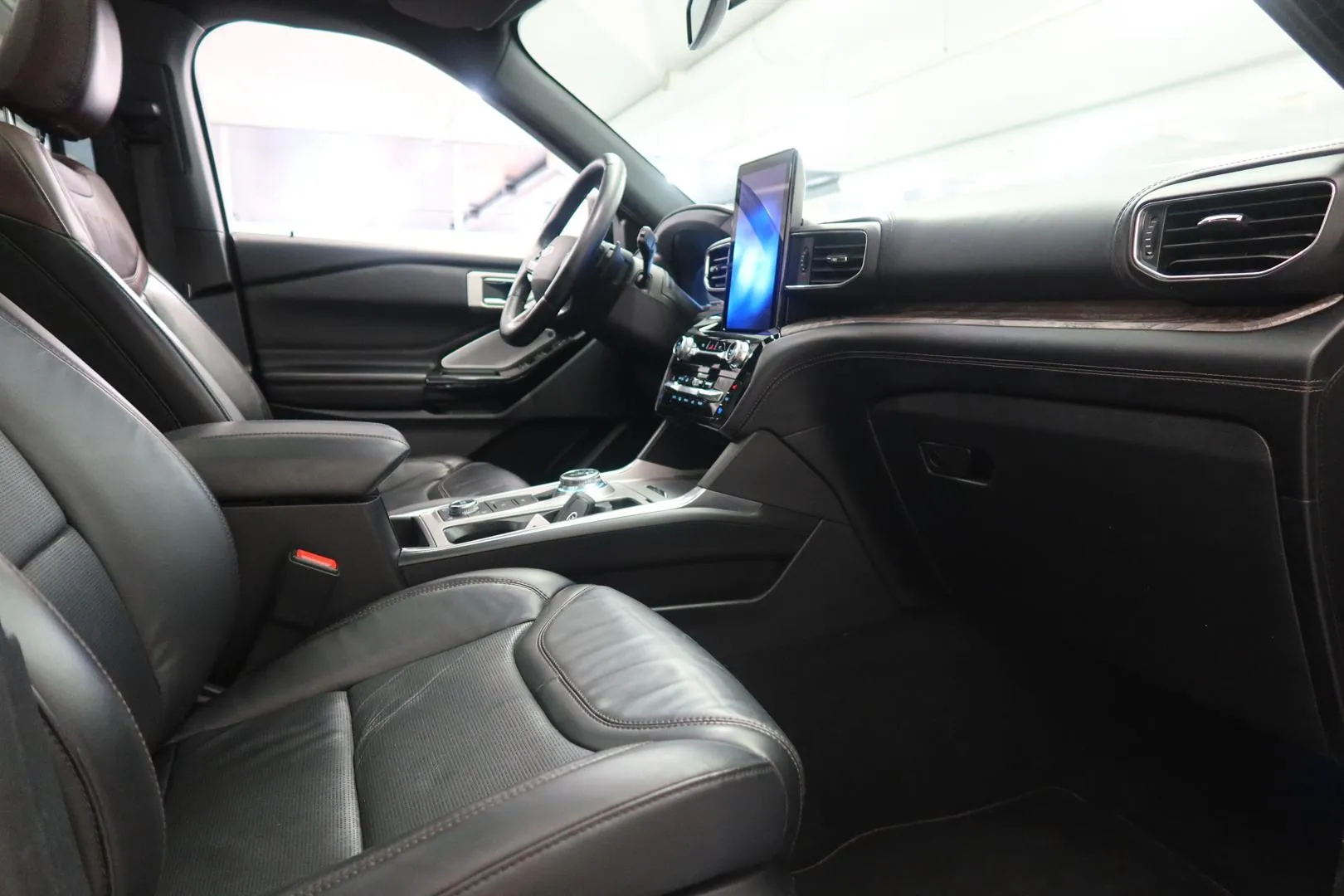 FORD Explorer XRZ-596 carousel image