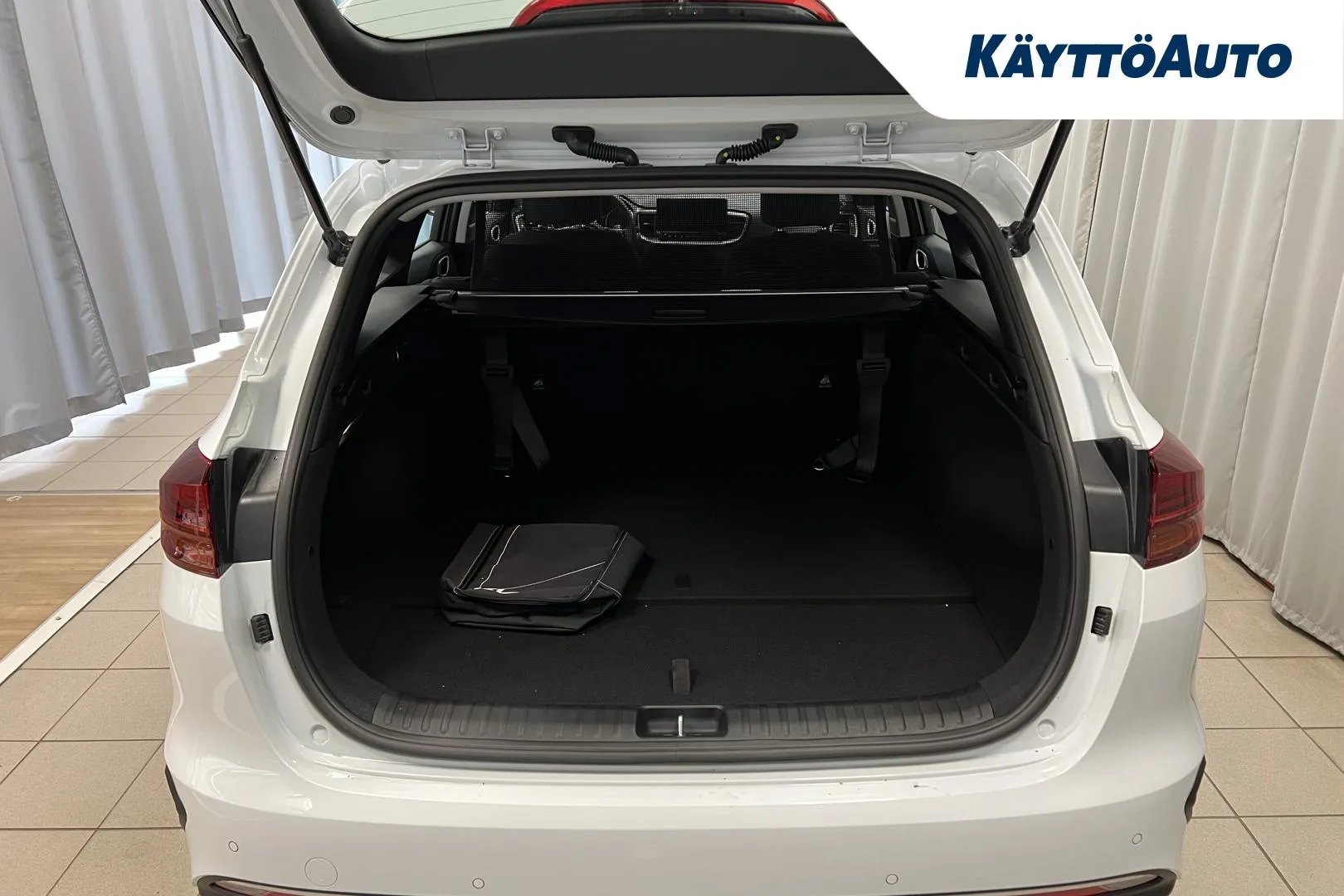 KIA Ceed JNP-891 carousel image