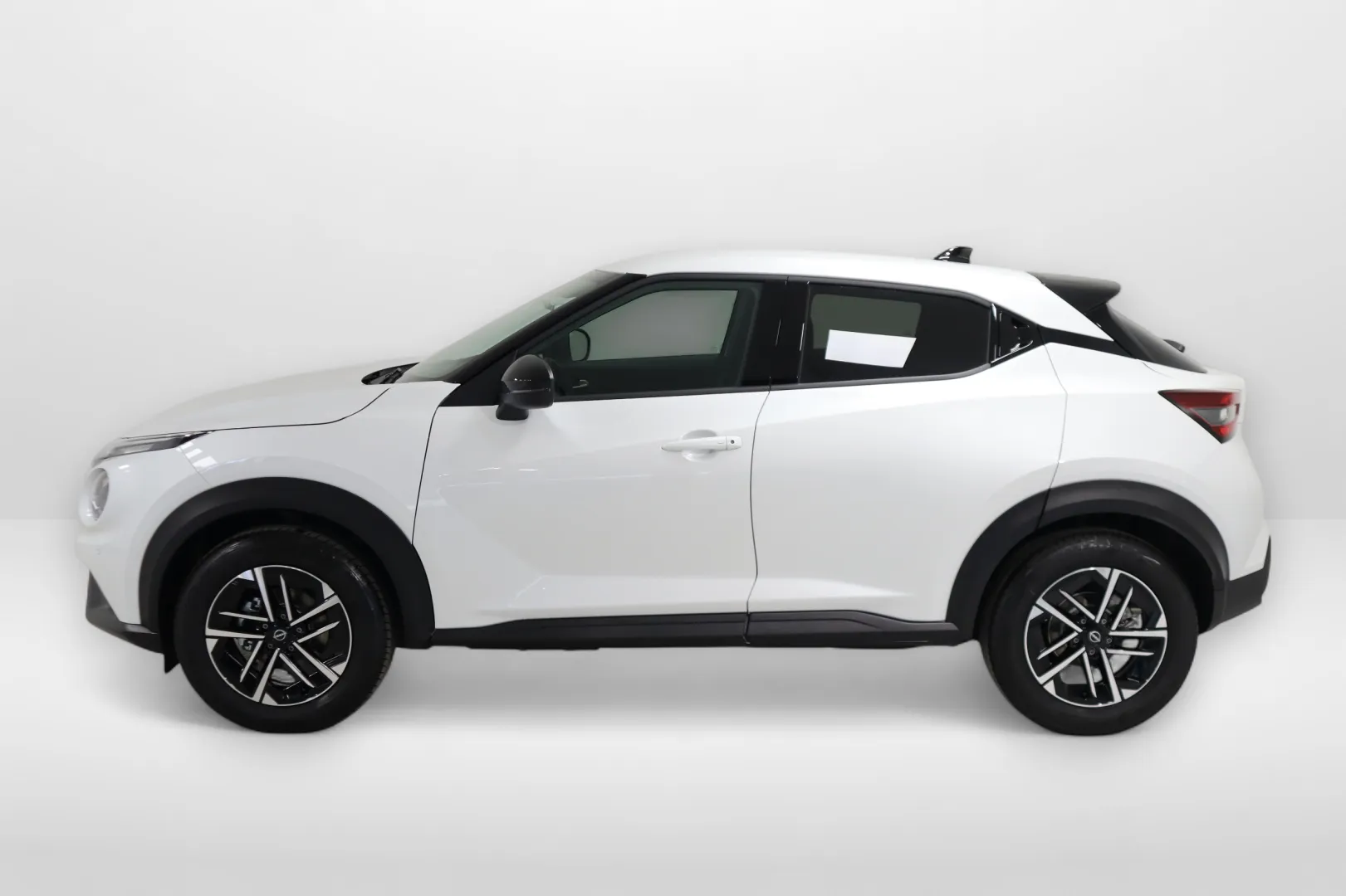 Nissan Juke RXE-744 carousel image