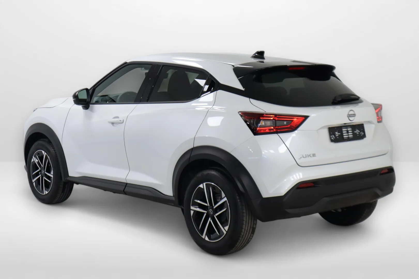 Nissan Juke RXE-744 carousel image