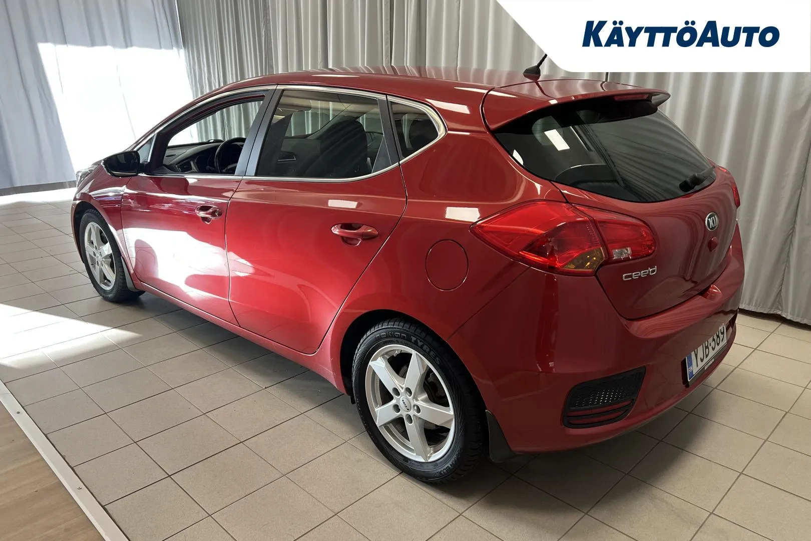 KIA cee'd YJB-389 carousel image
