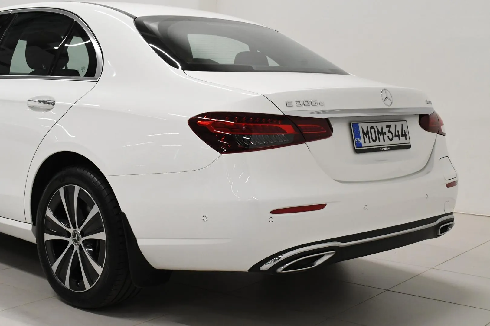 MERCEDES-BENZ E MOM-344 carousel image