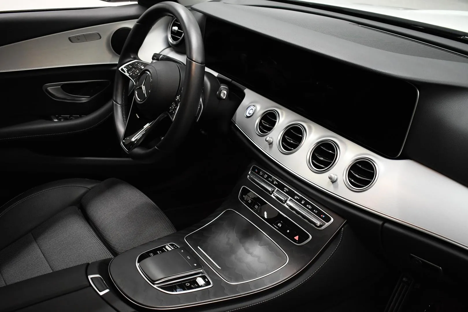 MERCEDES-BENZ E MOM-344 carousel image