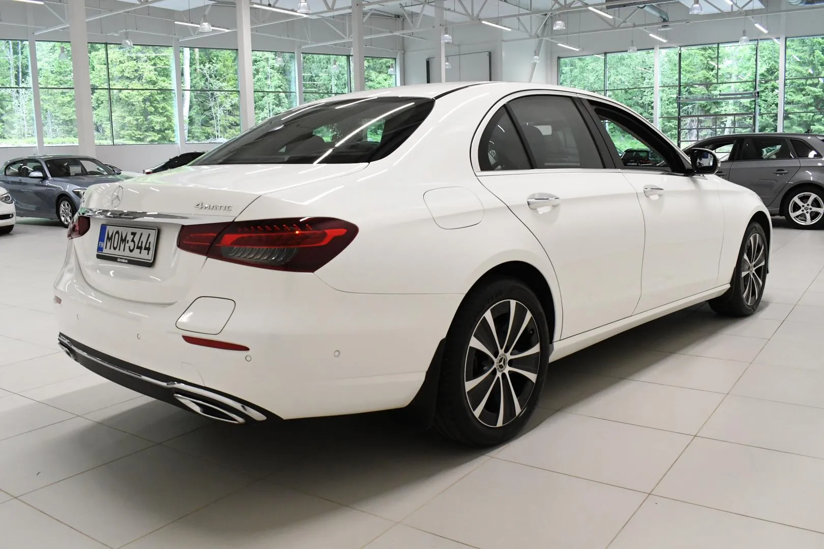 MERCEDES-BENZ E MOM-344 carousel image