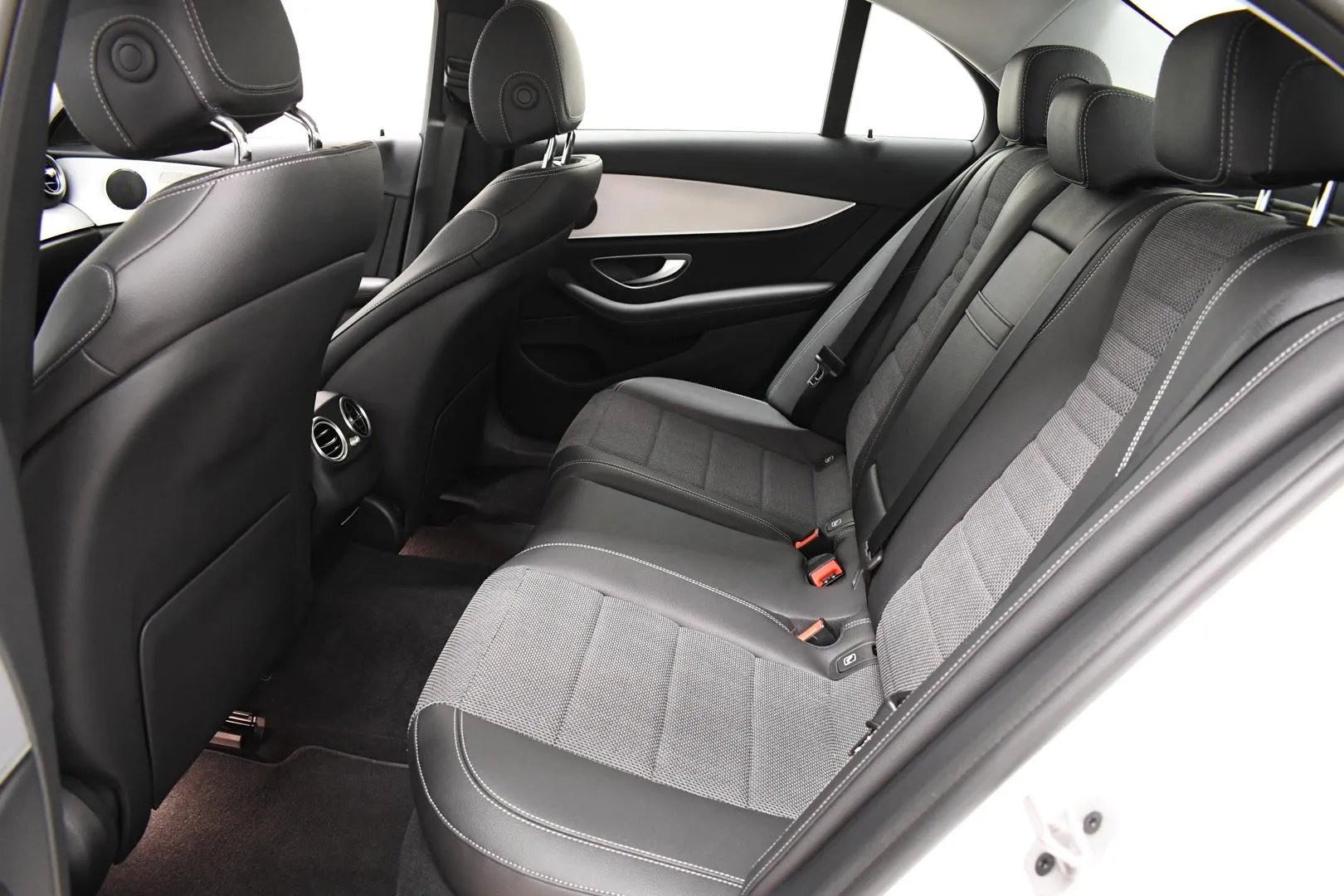 MERCEDES-BENZ E MOM-344 carousel image