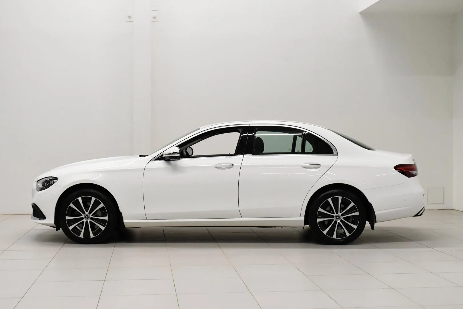 MERCEDES-BENZ E MOM-344 carousel image