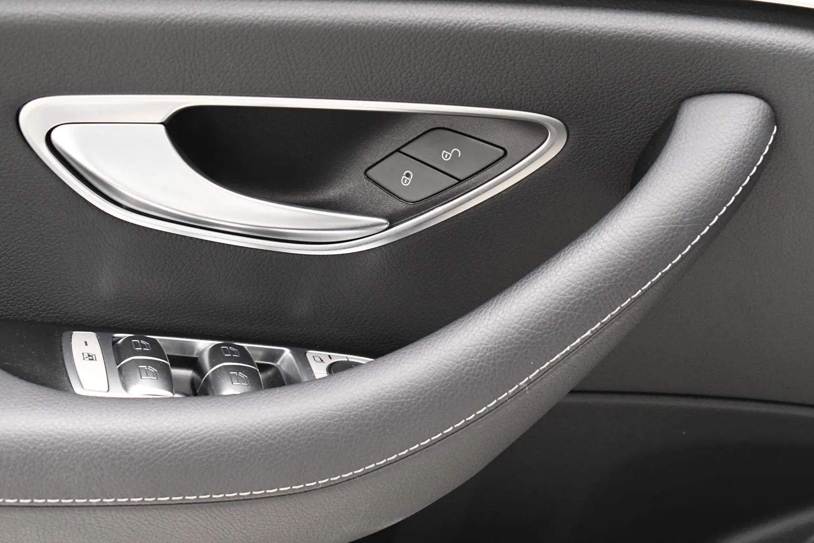 MERCEDES-BENZ E MOM-344 carousel image