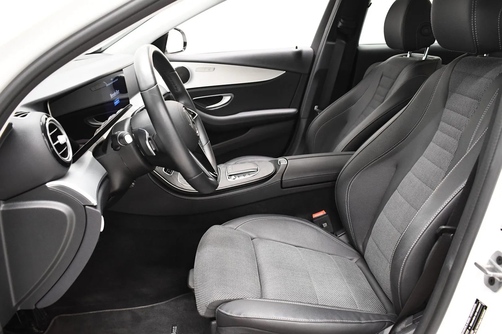 MERCEDES-BENZ E MOM-344 carousel image