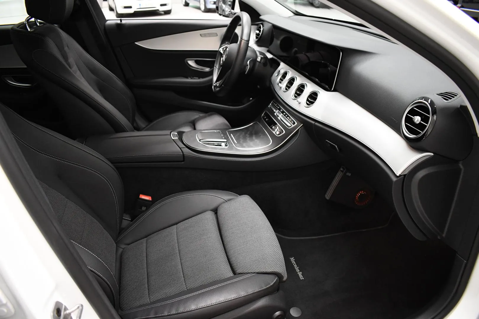 MERCEDES-BENZ E MOM-344 carousel image