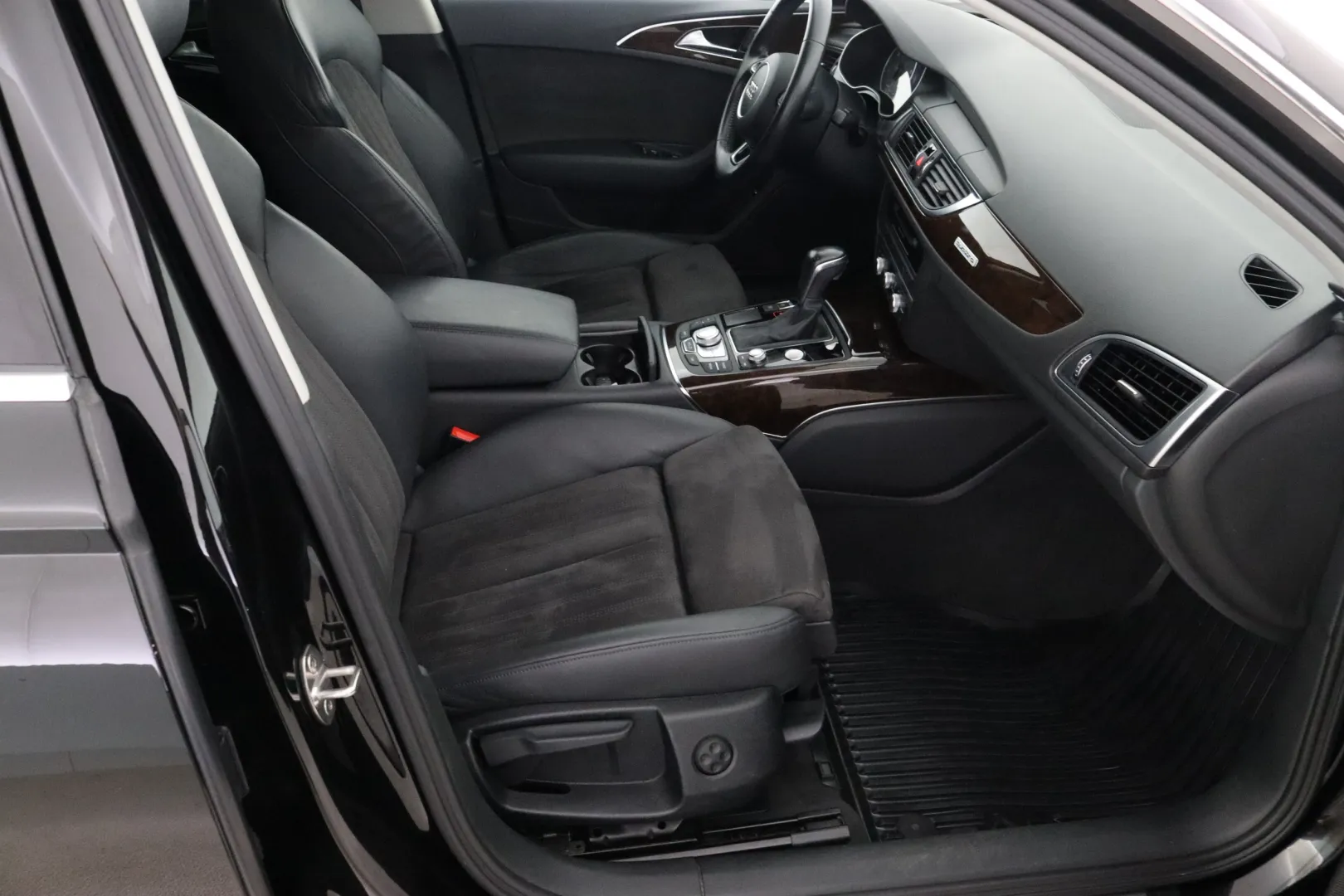 AUDI A6 NKG-986 carousel image