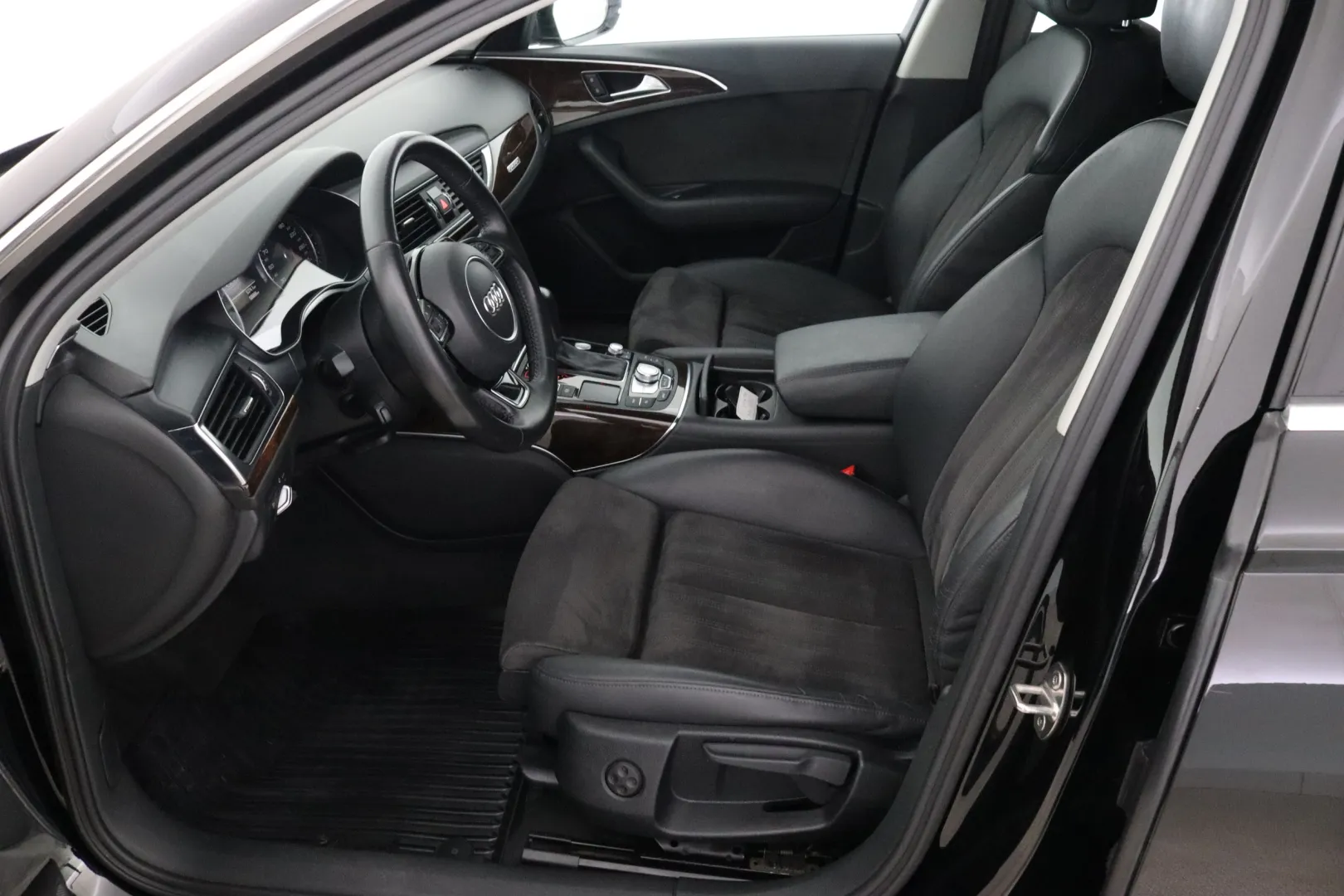 AUDI A6 NKG-986 carousel image