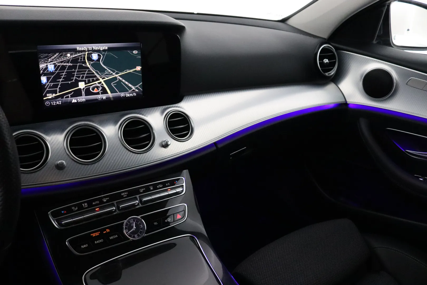 MERCEDES-BENZ E IZE-329 carousel image