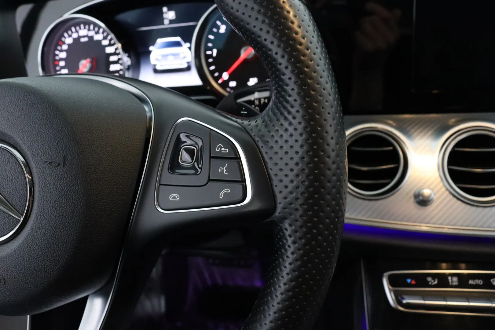 MERCEDES-BENZ E IZE-329 carousel image