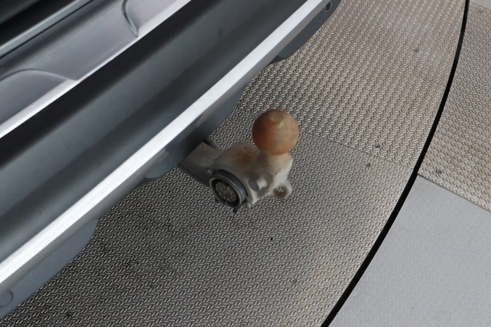 MERCEDES-BENZ E IZE-329 carousel image
