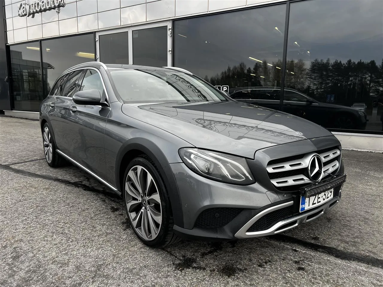 MERCEDES-BENZ E IZE-329 carousel image