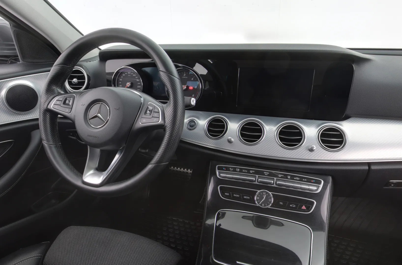 MERCEDES-BENZ E IZE-329 carousel image