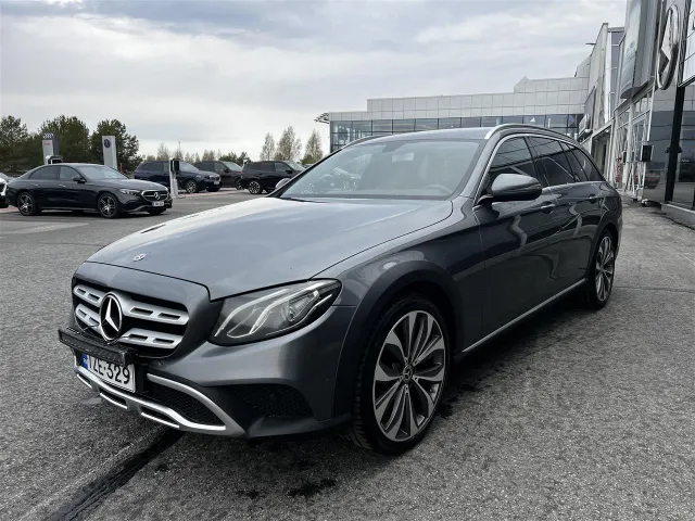 MERCEDES-BENZ E IZE-329